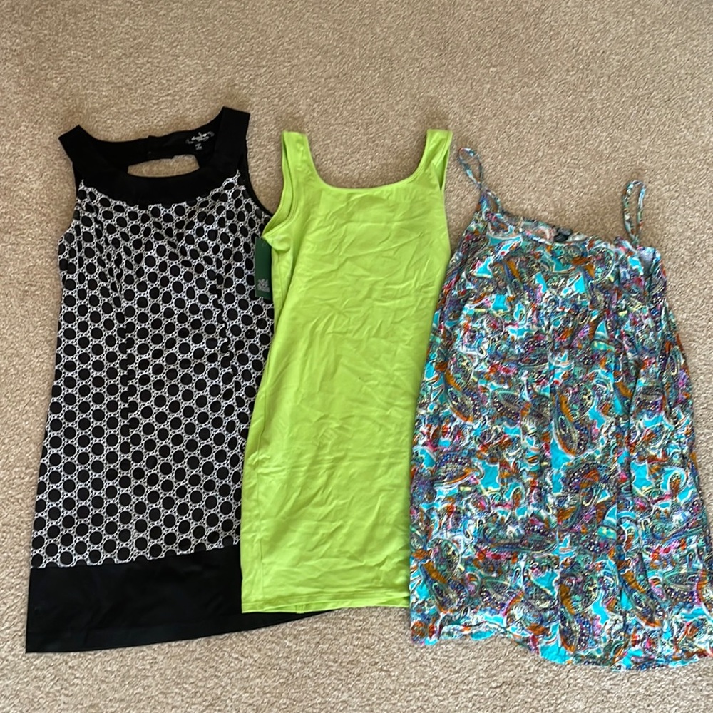 Fun girl dress bundle! Size medium